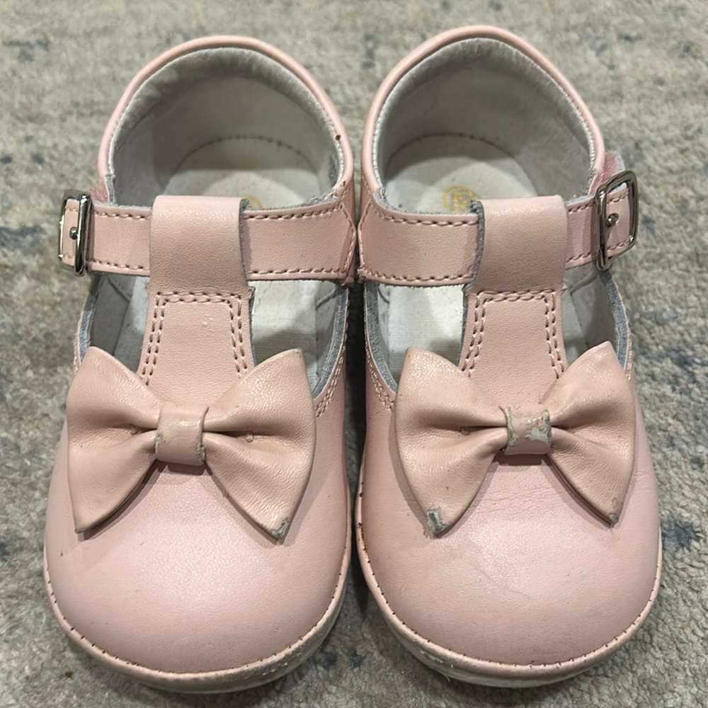 Angel shoes. Mary Jane style, pink with bow. Size 5